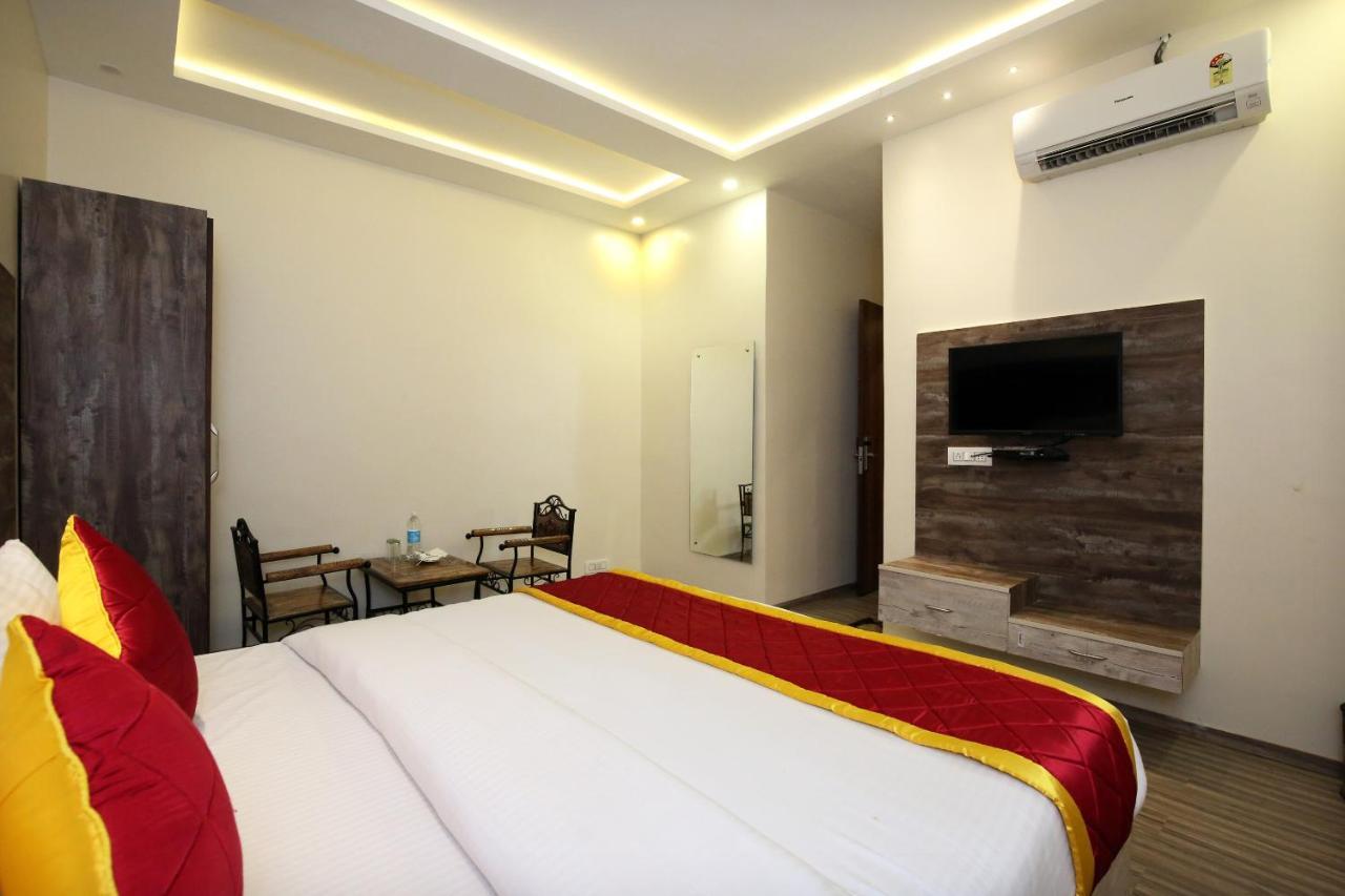 โอโย 9159 โฮเต็ล รอยัล วูดสลาร์ค Hotel Zirakpur ภายนอก รูปภาพ