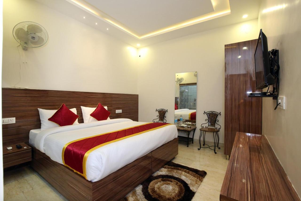 โอโย 9159 โฮเต็ล รอยัล วูดสลาร์ค Hotel Zirakpur ภายนอก รูปภาพ