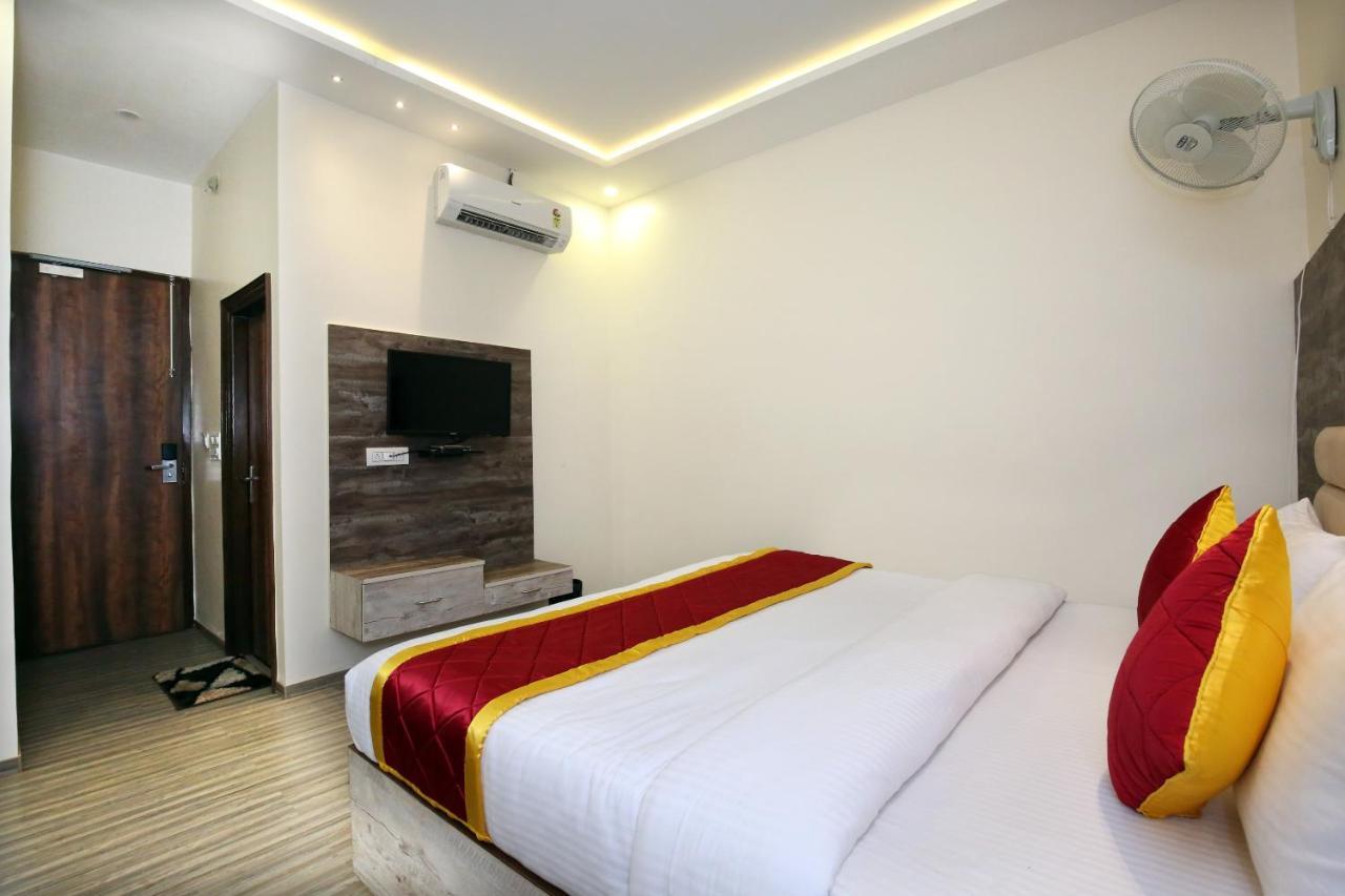 โอโย 9159 โฮเต็ล รอยัล วูดสลาร์ค Hotel Zirakpur ภายนอก รูปภาพ
