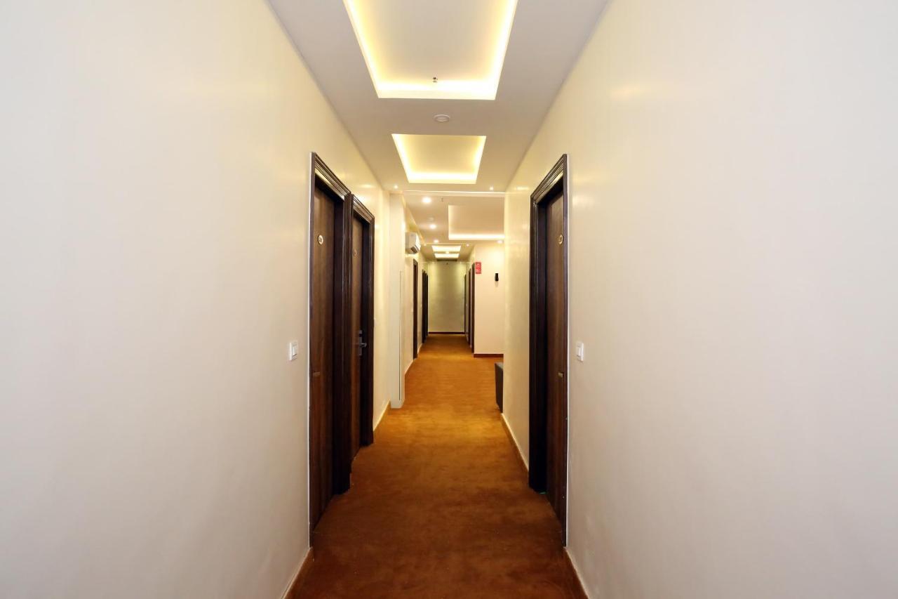 โอโย 9159 โฮเต็ล รอยัล วูดสลาร์ค Hotel Zirakpur ภายนอก รูปภาพ