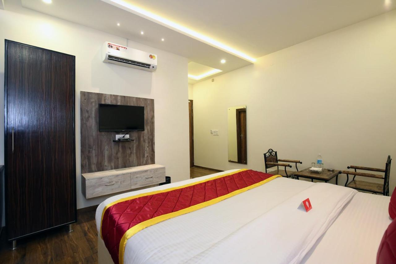 โอโย 9159 โฮเต็ล รอยัล วูดสลาร์ค Hotel Zirakpur ภายนอก รูปภาพ